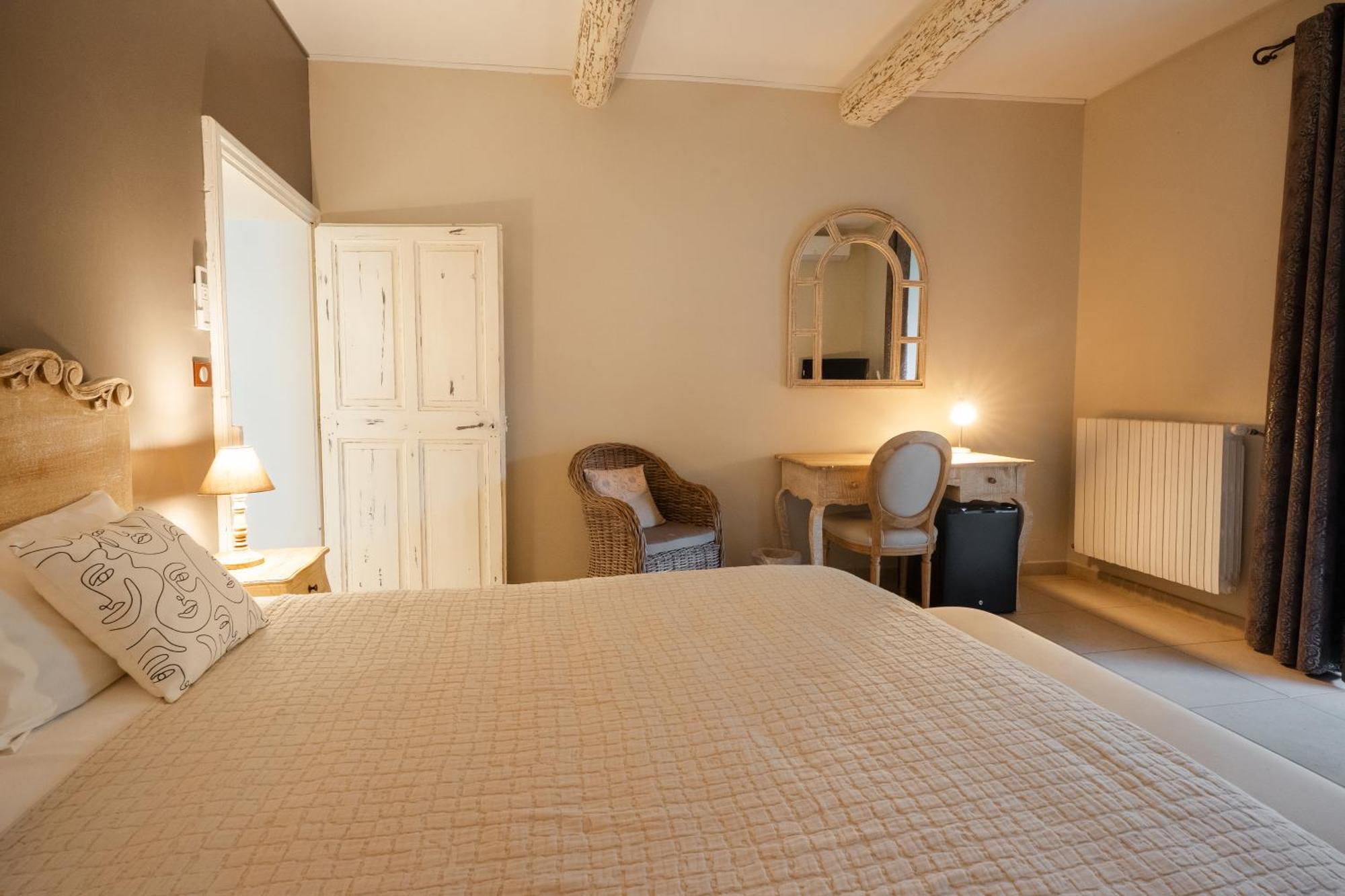 La Belle Vie Otel Saint-Hilaire-dʼOzilhan Dış mekan fotoğraf